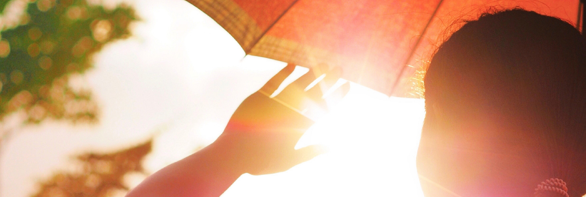 Sonne mit Schirm.