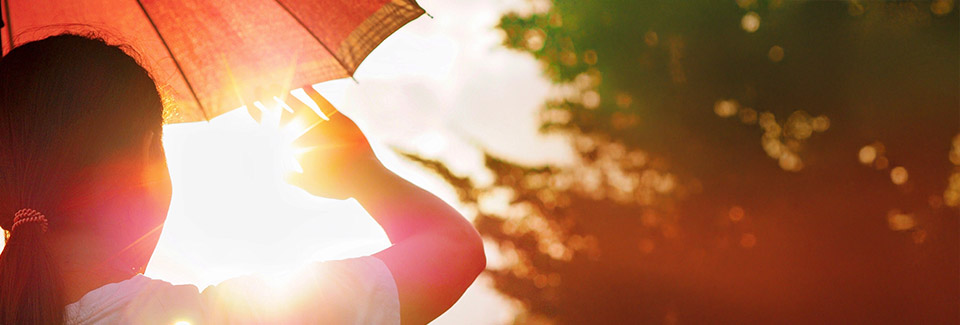 Hand, Frau vor Sonne