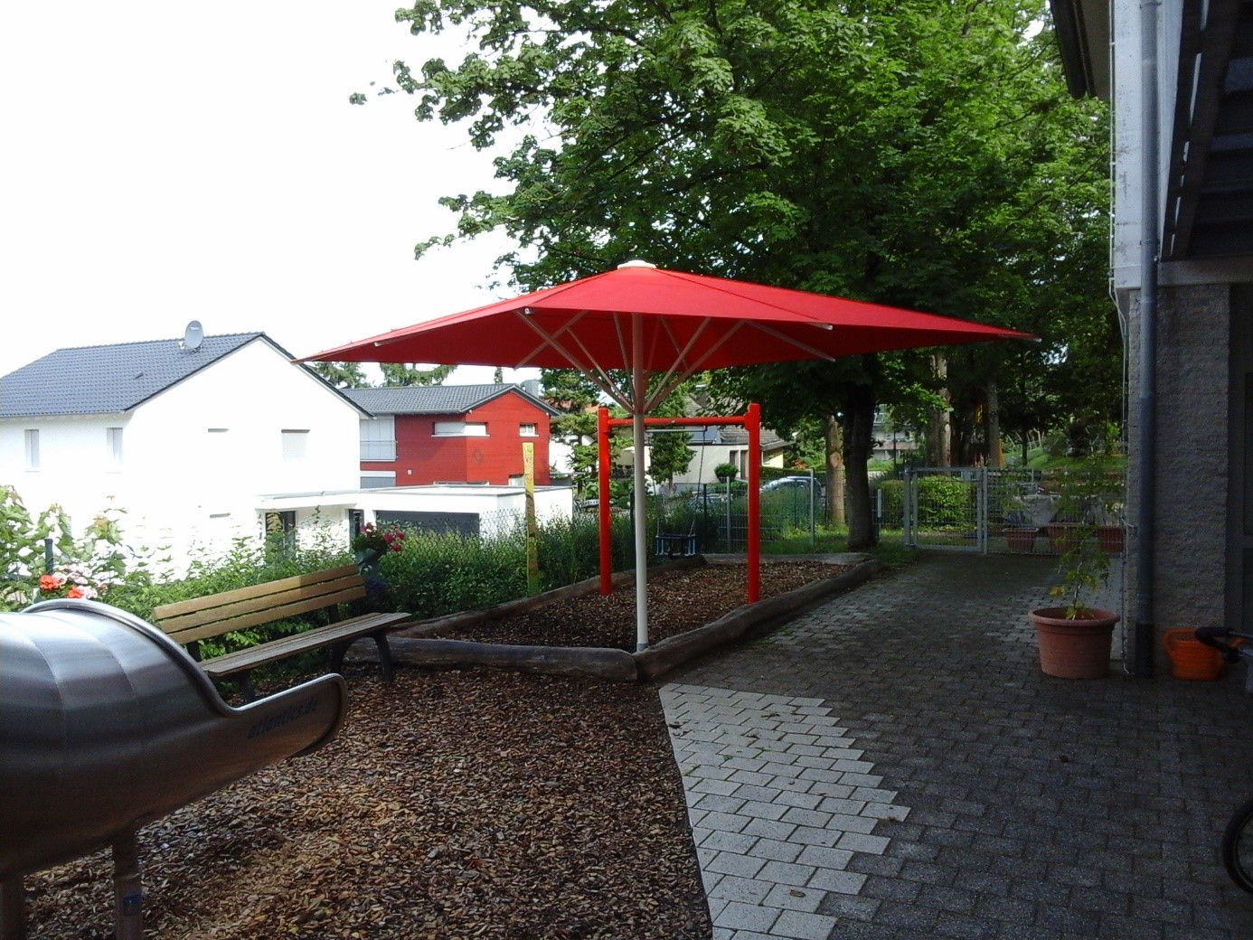 Sonnenschirm im Kinderhaus Niederrismingen